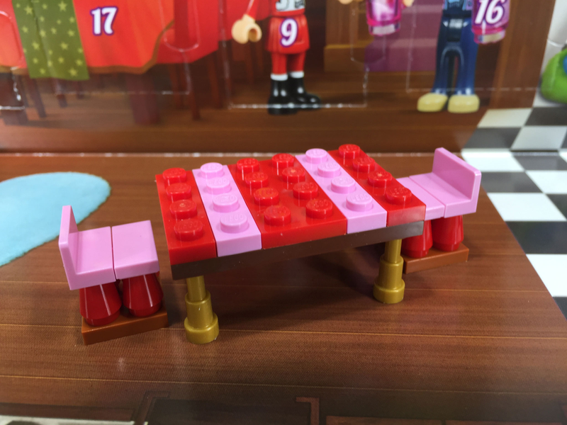 Illustration for article titled Review: Lego Friends, City, Star Wars advent calendars--day 8